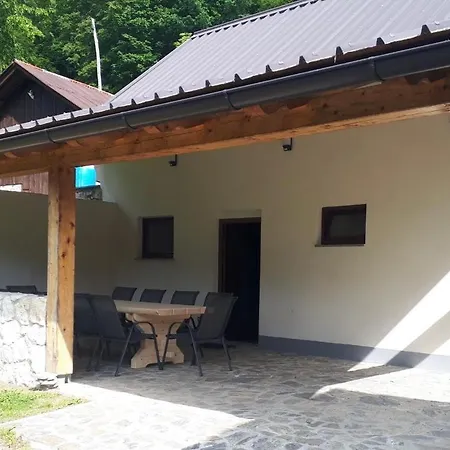 Posestvo Tmzek Počitniška hiša *