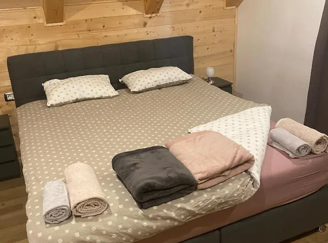 Posestvo Tmzek בית נופש